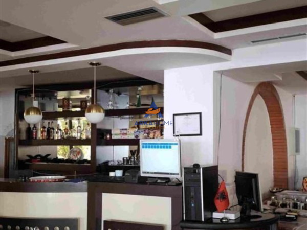 Tirane, shitet bar-resorant Kati 0, 320 m² 