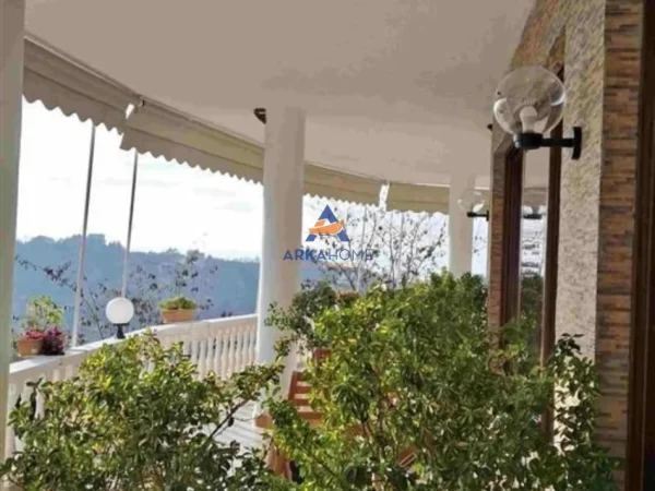 Tirane, shitet bar-resorant Kati 0, 320 m² 