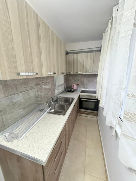 Tirane, jepet me qera apartament 1+1 , 70 m² 600 € (rruga e Kosovareve)