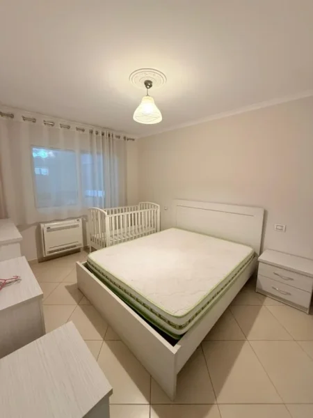 Tirane, jepet me qera apartament 1+1 , 70 m² 600 € (rruga e Kosovareve)