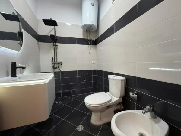 Tirane, shitet apartament 2+1 Kati 5, 100 m² 1.580.426 € (Astir.)
