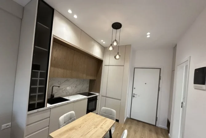 Tirane, jepet me qera apartament 1+1+Ballkon Kati 8, 70 m² 520 € (ALI DEMI)