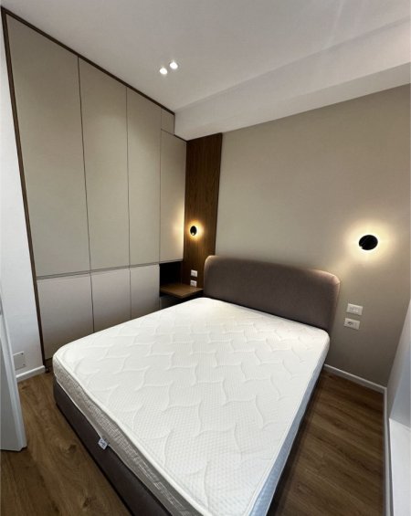 Tirane, jepet me qera apartament 1+1+Ballkon Kati 8, 70 m² 520 € (ALI DEMI)