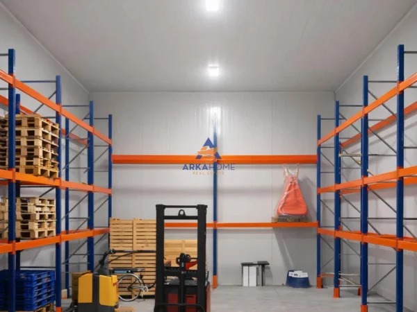 Tirane, jepet me qera magazine Kati 0, 135 m² 1.100 € 