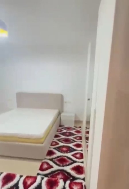 Tirane, jepet me qera apartament 2+1 Kati 3, 109 m² 750 € (Komuna e Parisit)