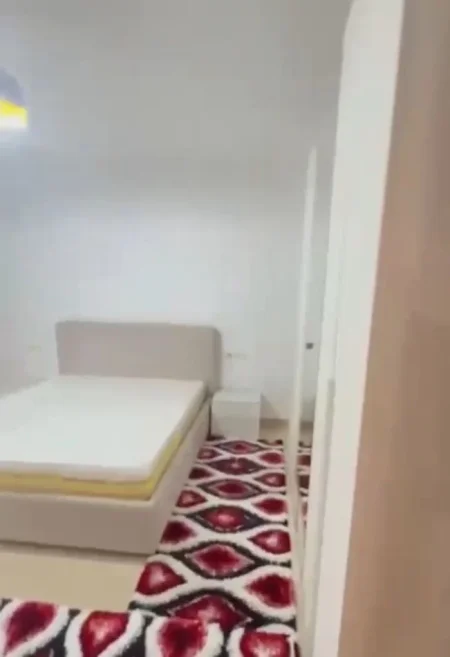 Tirane, jepet me qera apartament 2+1 Kati 3, 109 m² 750 € (Komuna e Parisit)