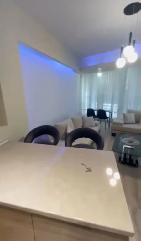 Tirane, jepet me qera apartament 2+1 Kati 3, 109 m² 750 € (Komuna e Parisit)