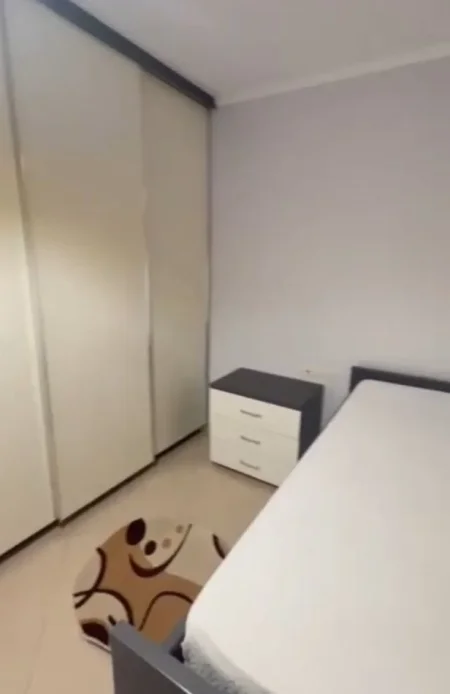 Tirane, jepet me qera apartament 2+1 Kati 3, 109 m² 750 € (Komuna e Parisit)