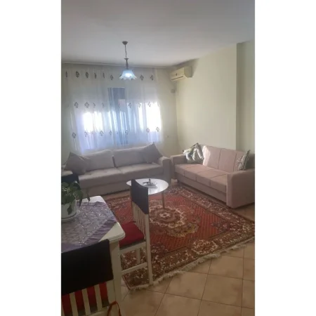 Tirane, jepet me qera apartament 1+1 Kati 2, 60 m² 450 € (selvia)