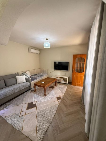 Tirane, jepet me qera apartament 2+1+Ballkon Kati 1, 100 m² 500 € (5 MAJI)