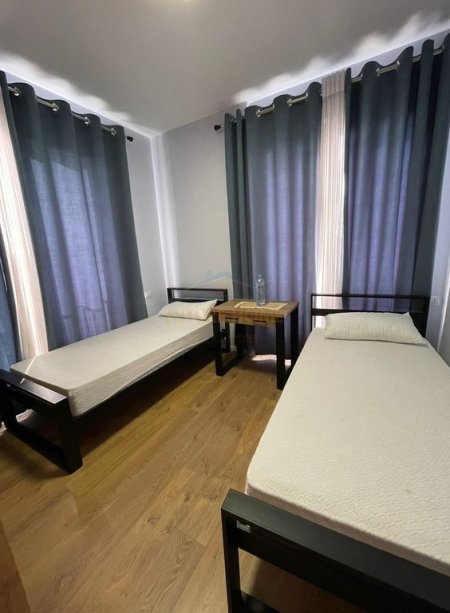 Tirane, jepet me qera apartament 2+1 Kati 5, 110 m² 1.000 € (Rruga Bardhyl)