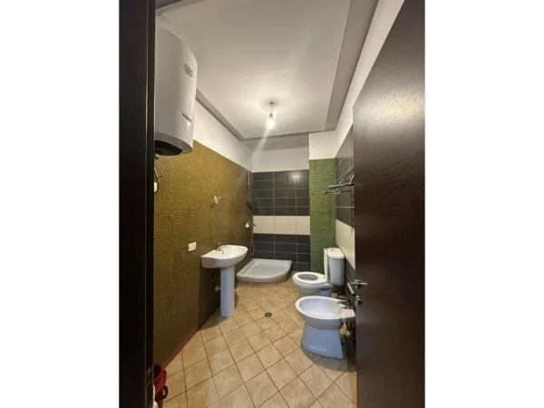 Tirane, jepet me qera apartament 2+1 Kati 8, 99 m² 550 € (Astir)