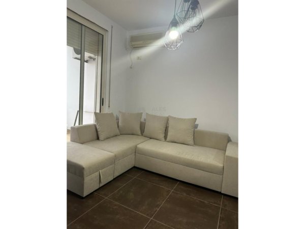 Tirane, jepet me qera apartament 2+1 Kati 8, 99 m² 550 € (Astir)