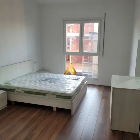Tirane, jepet me qera apartament 2+1+Ballkon Kati 7, 100 m² 500 € (KAMEZ)