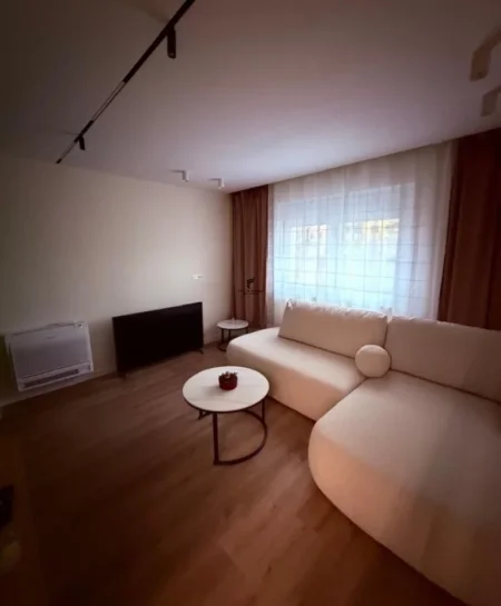 Tirane, jepet me qera apartament 2+1 Kati 3, 80 m² 850 € (21 DHJETORI)