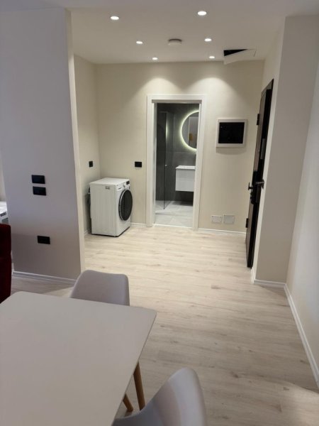 Tirane, jepet me qera apartament 1+1+Ballkon Kati 3, 70 m² 850 € (Zona e Liceut, pranë RTSH-së)