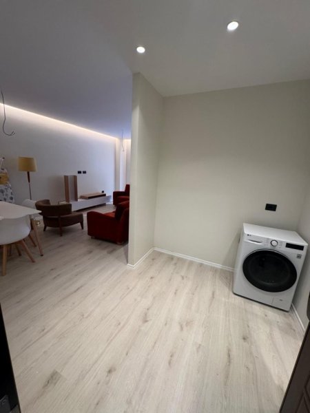 Tirane, jepet me qera apartament 1+1+Ballkon Kati 3, 70 m² 850 € (Zona e Liceut, pranë RTSH-së)
