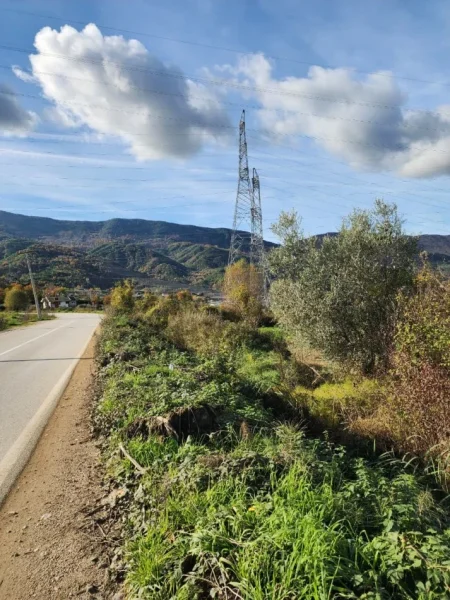 SHITET TOKË ARË : 1400 m² Buzë Rrugës Kryesore || (📍Në Fshatin IBË) || 98,000€ 🏕