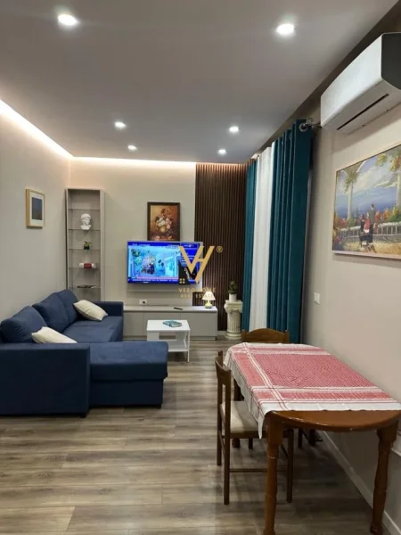 Tirane, jepet me qera apartament 1+1+Ballkon Kati 3, 65 m² 550 € (PAZARI I RI)