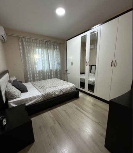 Tirane, jepet me qera apartament 2+1 , 700 € (LIQENI I THATE)