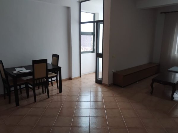 Jepet Apartament 1+1 me Qera tek Spitalet QSUT,  420 €uro