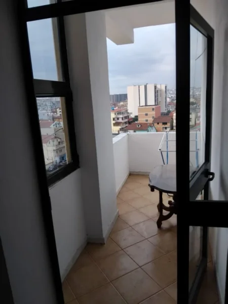 Jepet Apartament 1+1 me Qera tek Spitalet QSUT,  370 €uro , Afer Spitaleve