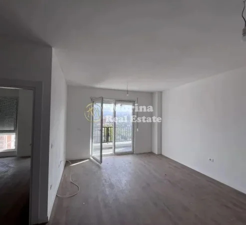 Tirane, jepet me qera apartament 1+1+Ballkon Kati 7, 65 m² 380 € (Univers City)
