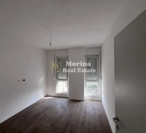 Tirane, jepet me qera apartament 1+1+Ballkon Kati 7, 65 m² 380 € (Univers City)