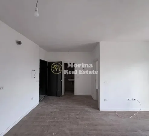 Tirane, jepet me qera apartament 1+1+Ballkon Kati 7, 65 m² 380 € (Univers City)