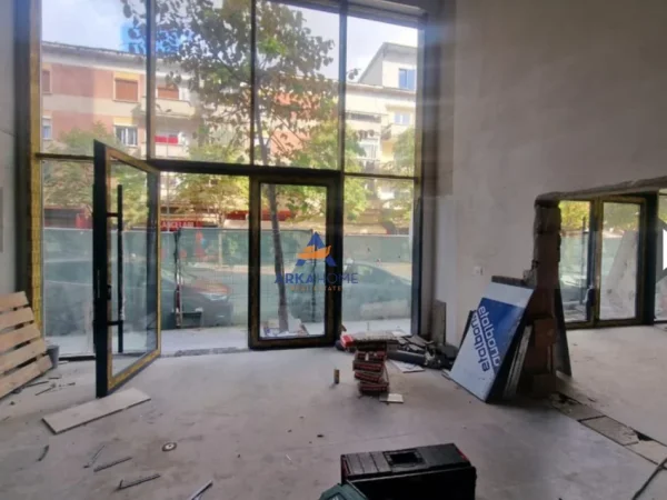 Tirane, jepet me qera ambjent biznesi Kati 0, 125 m² 3.500 € 