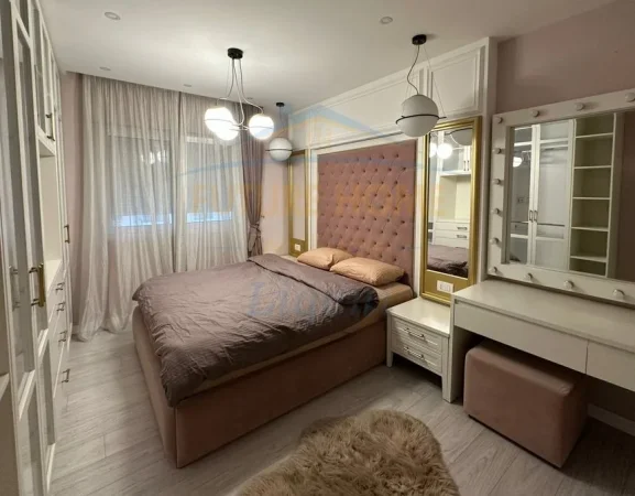 Qera, Apartament 3+1+2, Rruga Margarita Tutulani, Tiranë.