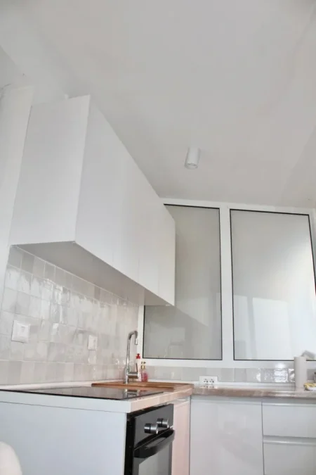 Tirane, jepet me qera apartament 2+1 Kati 3, 70 m² 1.100 € (Bllok)