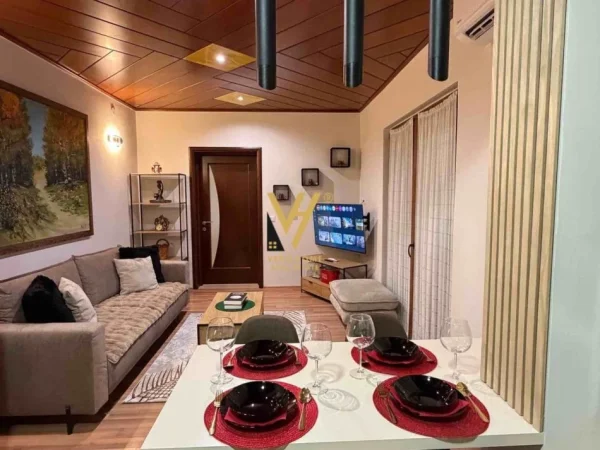 Tirane, jepet me qera apartament 1+1+Ballkon Kati 2, 55 m² 600 € (RRUGA E KAVAJES)