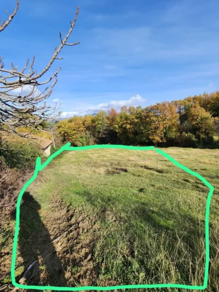 🌍 SHITET: Tokë Arë  1570 m² Brenda në Fshat me Pamje nga Pylli📍Në Fshatin IBË  102,000€ 🏕