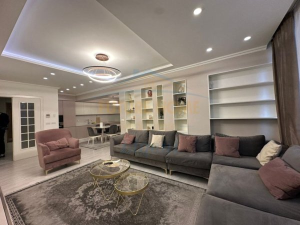 Tirane, jepet me qera apartament 3+1+Ballkon Kati 3, 136 m² 1.500 € (Rruga Margarita Tutulani)