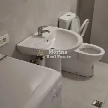 Tirane, jepet me qera apartament 1+1 Kati 1, 50 m² 400 € (Kinostudio)