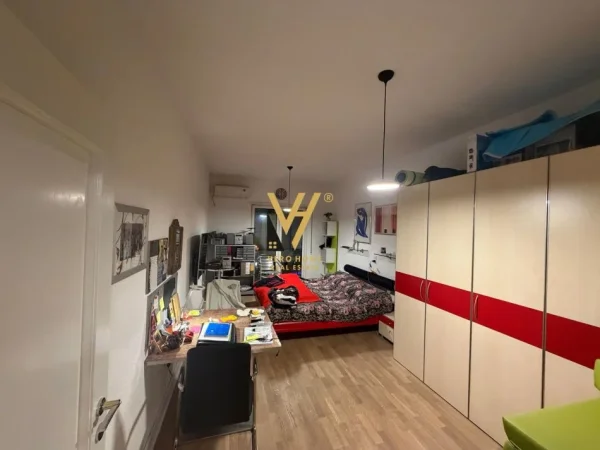 Tirane, jepet me qera apartament 2+1+Ballkon Kati 4, 100 m² 1.500 € (QENDER)