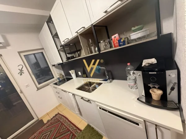 Tirane, jepet me qera apartament 2+1+Ballkon Kati 4, 100 m² 1.500 € (QENDER)