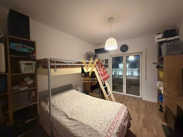 Tirane, jepet me qera apartament 2+1+Ballkon Kati 4, 100 m² 1.500 € (QENDER)