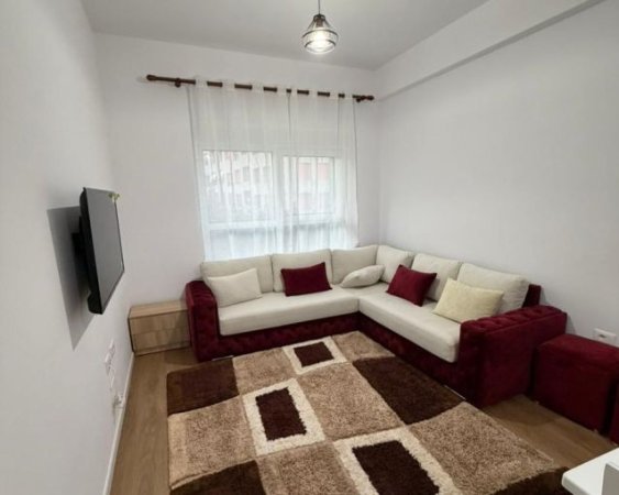 Tirane, jepet me qera apartament 1+1+Ballkon Kati 1, 50 m² 450 € (Kompleksi Kadiu , Rruga Ali Demi .)