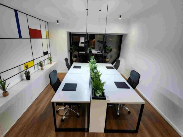 Tirane, jepet me qera zyre Kati 11, 66 m² 1.000 € (SQUARE 21)