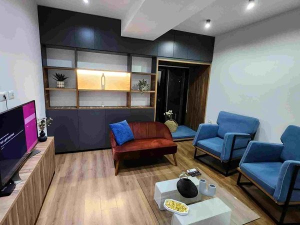 Tirane, jepet me qera zyre Kati 11, 66 m² 1.000 € (SQUARE 21)