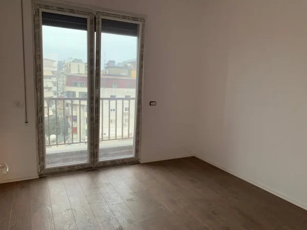 Tirane, jepet me qera ambient zyrash 2+1 Kati 6, 95 m² 800 € (Pazari i Ri.)