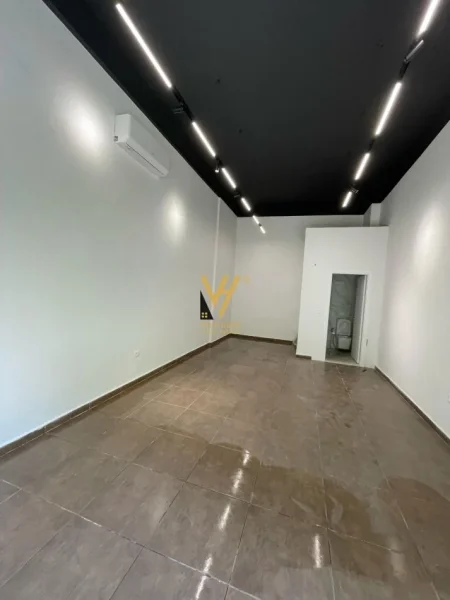 Tirane, jepet me qera ambjent biznesi Kati 0, 35 m² 500 € (KOMUNA E PARISIT)