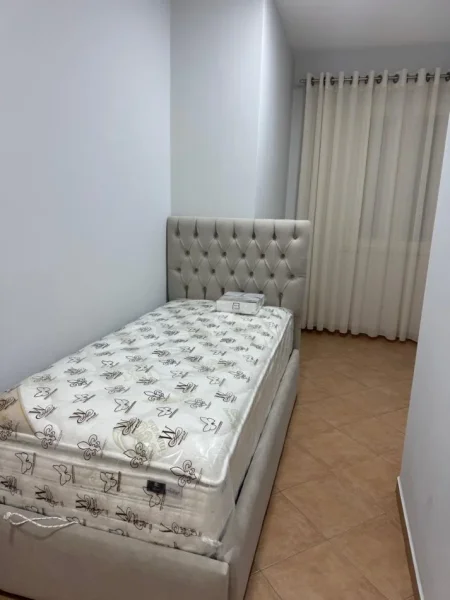 Tirane, jepet me qera apartament 2+1 Kati 7, 80 m² 800 € (rruga kavajes)