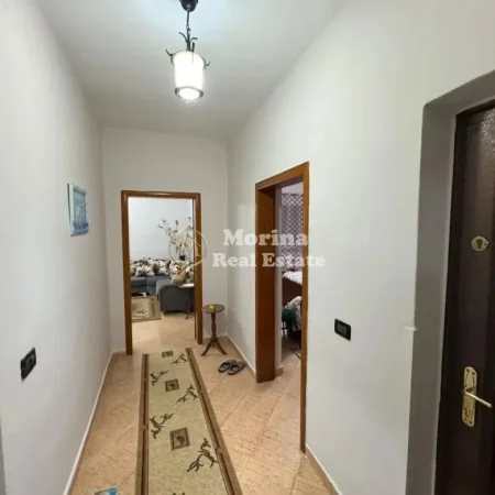 Tirane, jepet me qera apartament 2+1 Kati 4, 80 m² 520 € (Laprake)