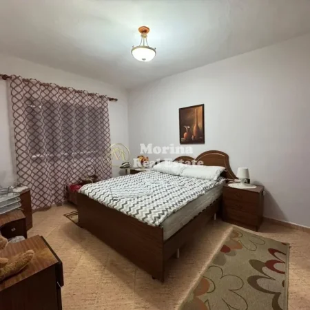 Tirane, jepet me qera apartament 2+1 Kati 4, 80 m² 520 € (Laprake)