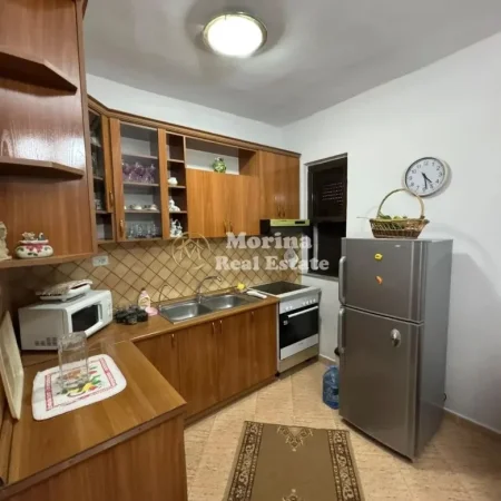 Tirane, jepet me qera apartament 2+1 Kati 4, 80 m² 520 € (Laprake)