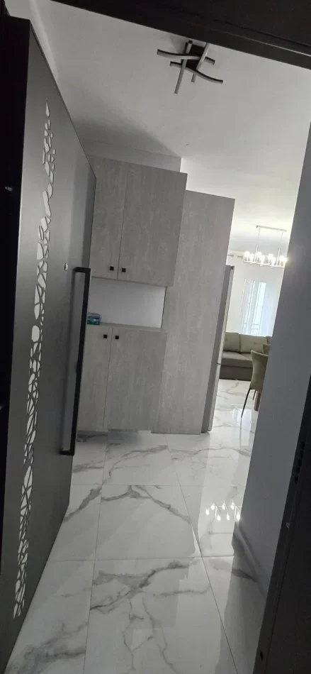 Tirane, jepet me qera apartament 2+1+Ballkon Kati 3, 82 m² 630 € (liqeni i thate)