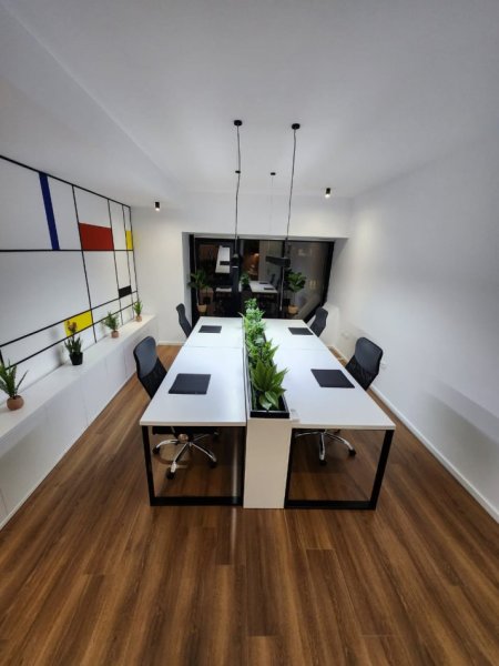 Tirane, jepet me qera zyre Kati 11, 66 m² 1.000 € (square 21)